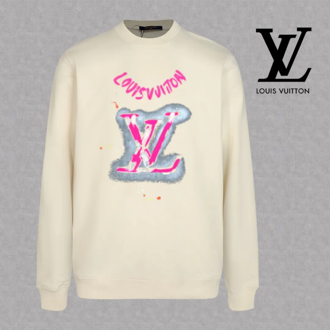 🅿️250 hot style on the shelves🔥❗ 💫〖Louis Vuitton LV〗 Fashionable round neck sweatshirt, casually matched with various styles, it is perfectly handsome😎The whole dress is made of double waistcoats, which makes the whole dress more three-dimensional. Not ordinary factories can do such fine work. The 2025 spring style counters are on sale, exquisite round neck terry sweatshirt, high-end double-strand pure cotton Customized drawstring ribs are dyed in the same vat and are complete with three standards. The chest craftsmanship adopts a simple and elegant pattern on the chest, which is easy to control for any age group! Fit and comfortable! Customized thickened 440g terry sweatshirt fabric, soft and comfortable to the touch, with a three-dimensional shape! 🙌🏻 It’s also very breathable, so it’s a versatile style that can be worn with any outfit! ✔Color: Black White Apricot Size: S M L XL 2XL